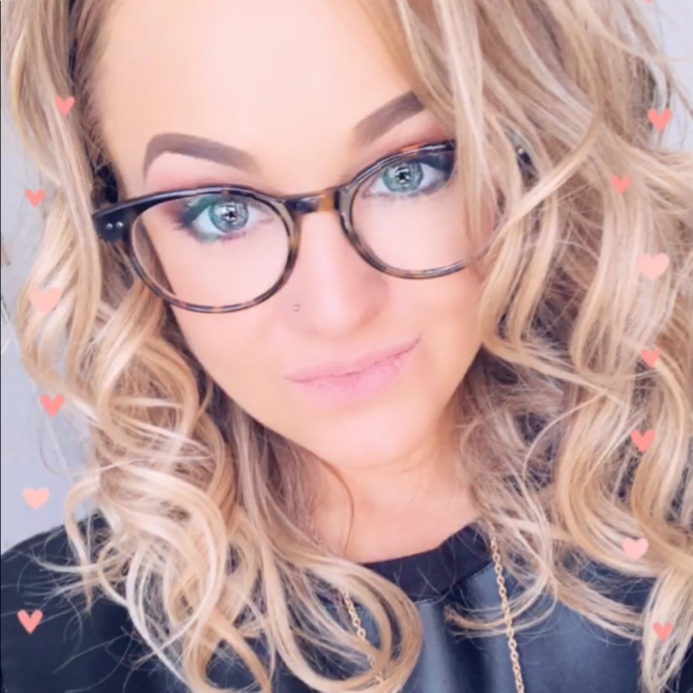 Hi, I’m Alexandra! 🌸